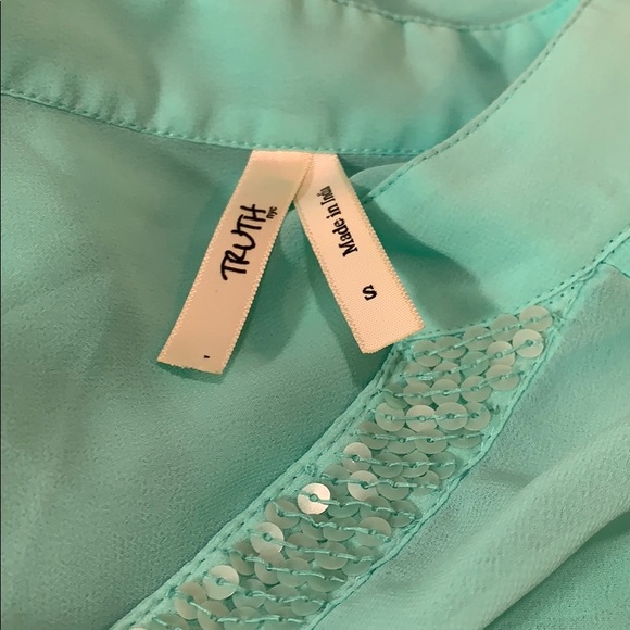 Truth Long Sleeve Roll Tab Sheer V-Neck Bouse - Picture 8 of 8